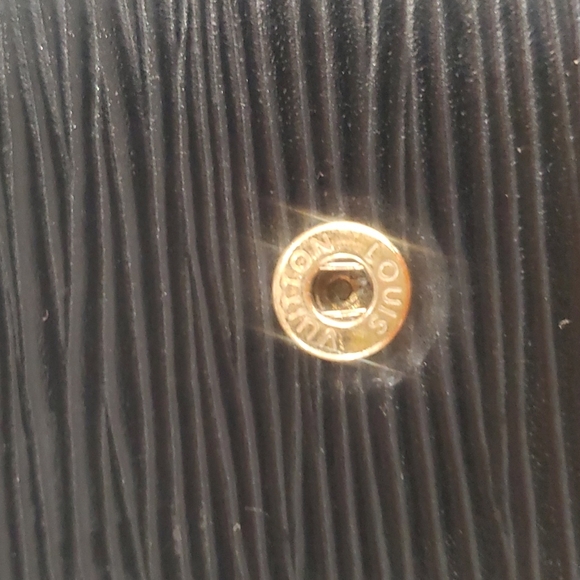 Men's Louis Vuitton Wallet - Picture 16 of 17